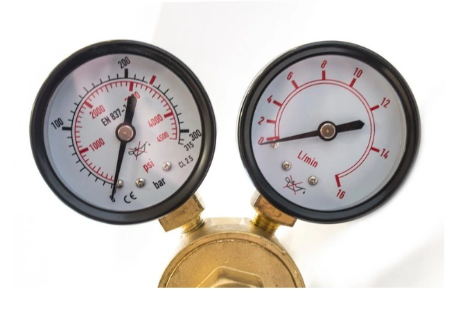 Redukční ventil Mini Argon/CO2 – detail manometrů