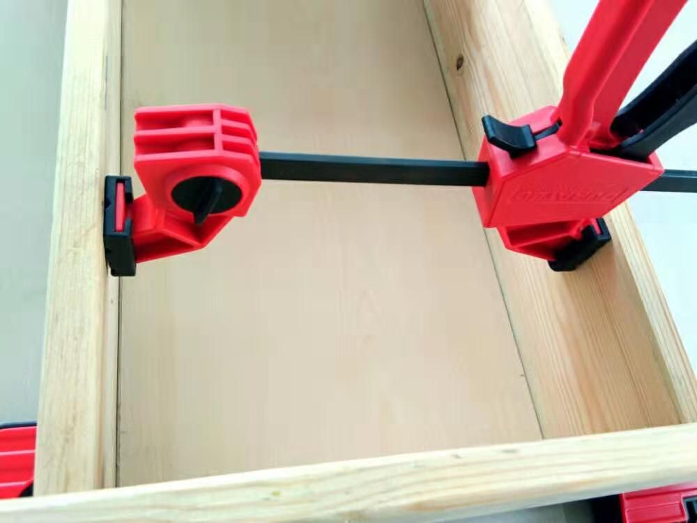 Tesařský svěrák KD10708 – závitový pohon