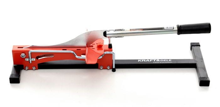Řezací stroj na podlahové panely KD1590 – celkový pohled