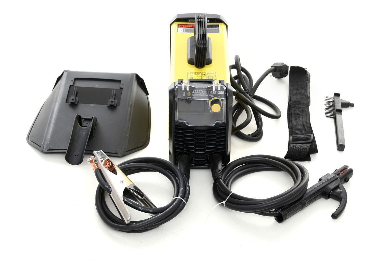 Invertorová svářečka IGBT 330A KD1852 — celkový pohled