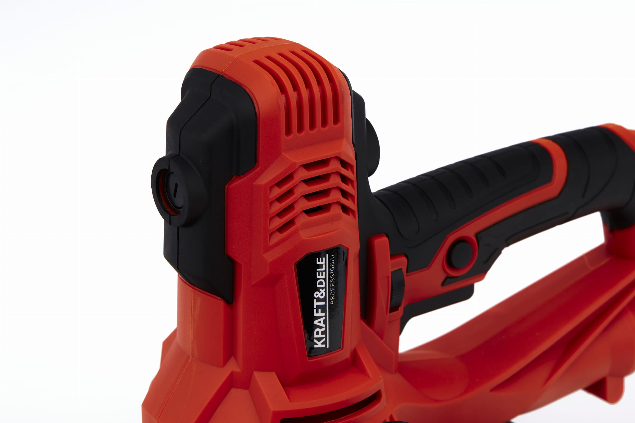 Bruska na sádrové omítky Kraft&Dele KD3132 – práce na omítce