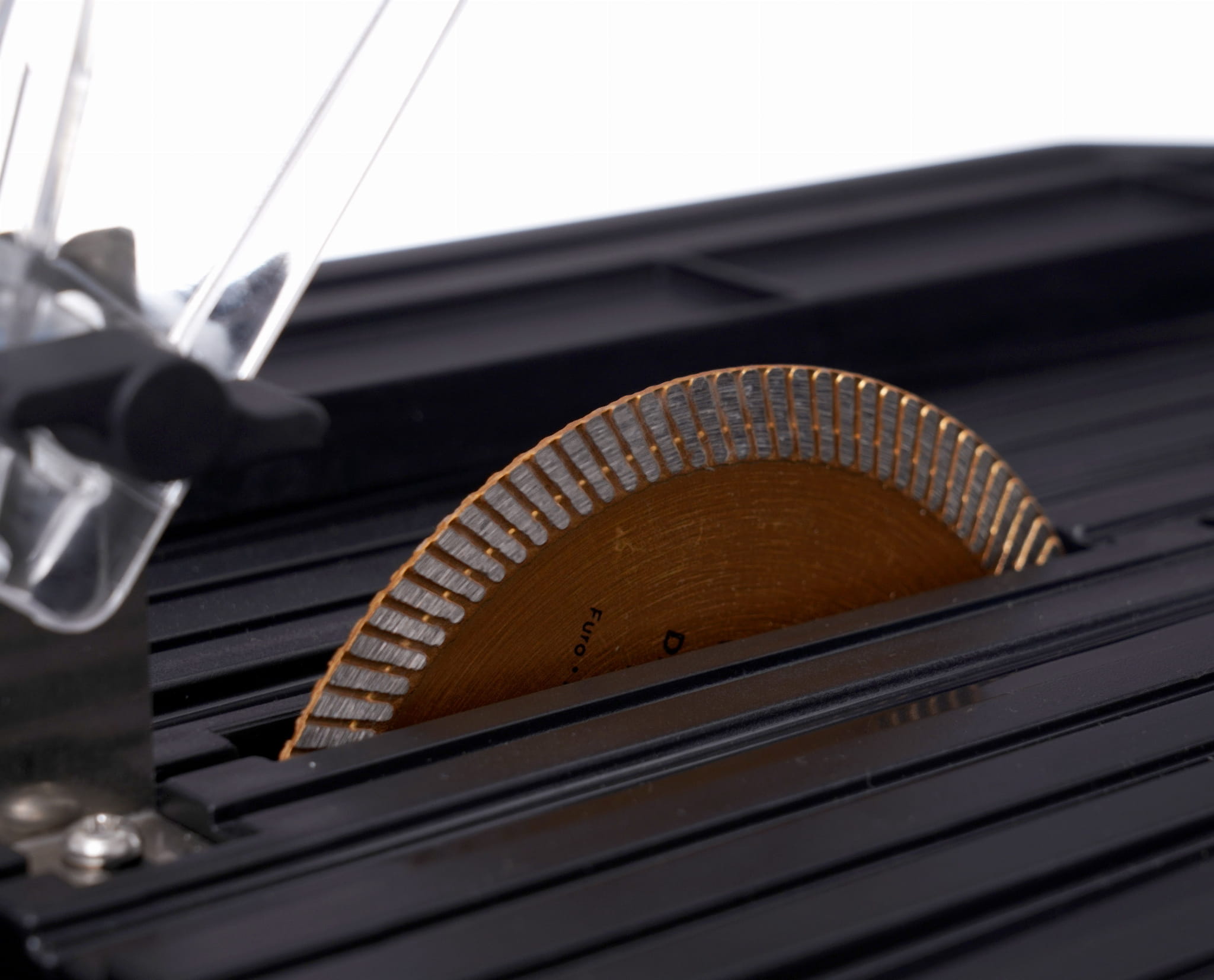 Řezačka na dlaždice KD3153 – vedení materiálu