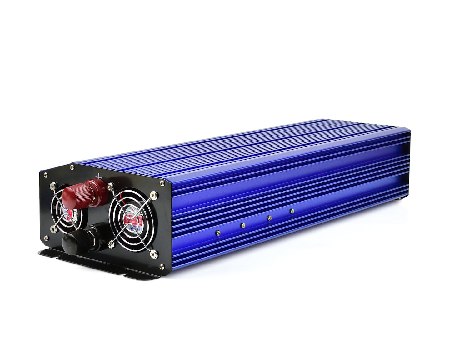 Napěťový měnič Geko SINUS 24V/230V 2000/4000W — V provozu