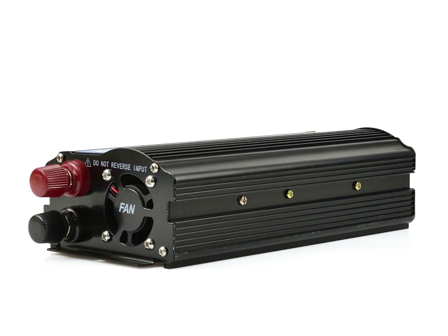 Napěťový měnič 12 V/230 V Geko 500/1000 W s USB portem — V provozu