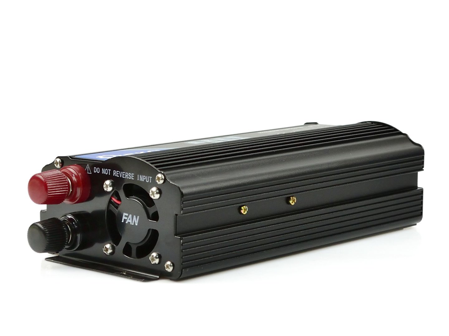 Napěťový měnič 12 V/230 V 800 x 1600 mm Geko — V provozu