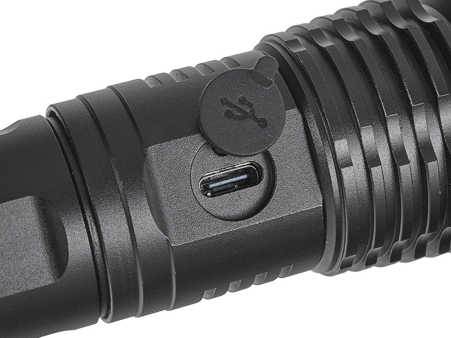 Taktická LED svítilna GEKO XHP50 15W 1500lm s akumulátorem 1800mAh - voděodolná IPX3 7